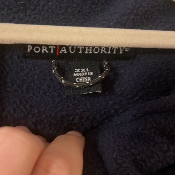 Auburn Fleece Vest - Picture 2 of 2